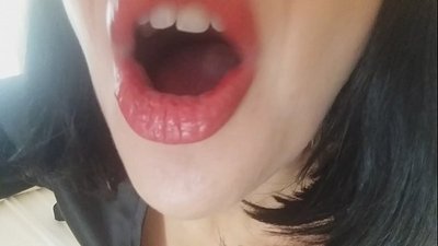 Schatz, deng Stiefmamm léisst dech haut net an d'Schoul goen... Ech brauch dech ze vill...